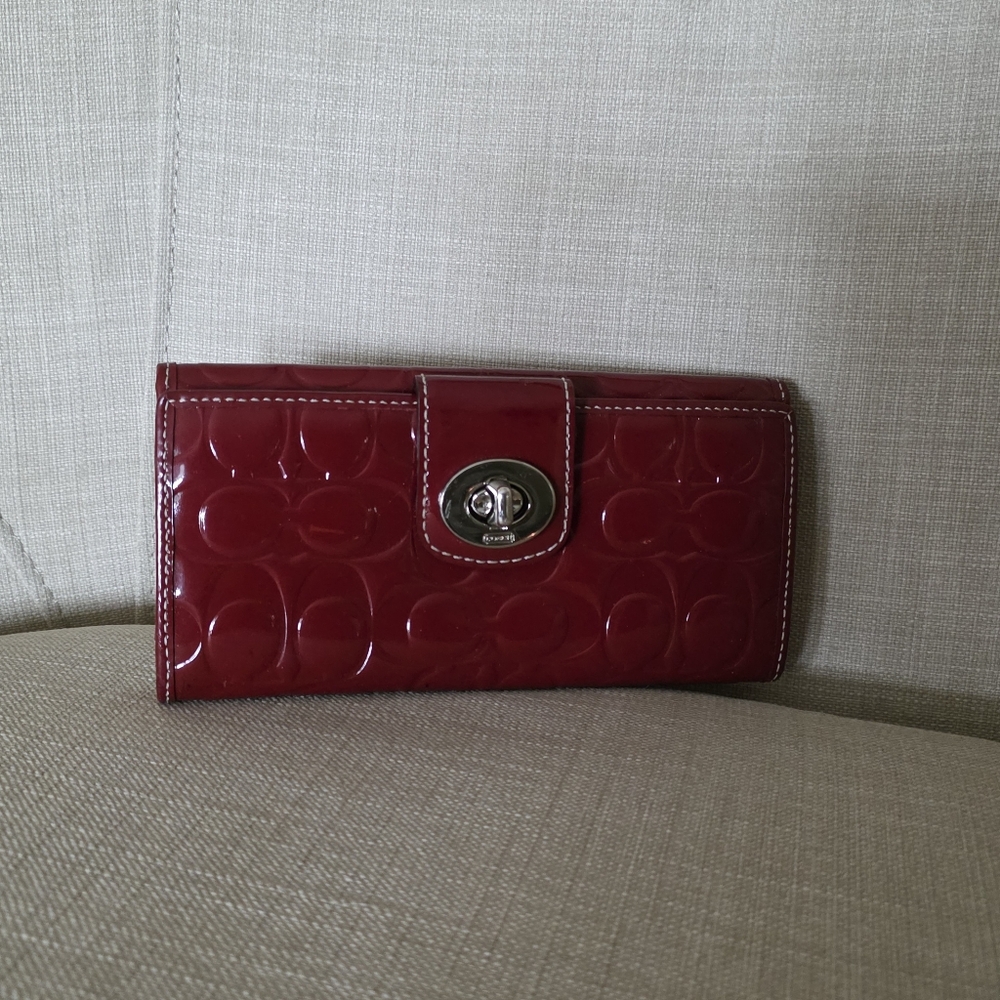 Vintage Coach Brick Red Signature Embossed Patent Leather Turnlock Wallet - Picture 12 of 13